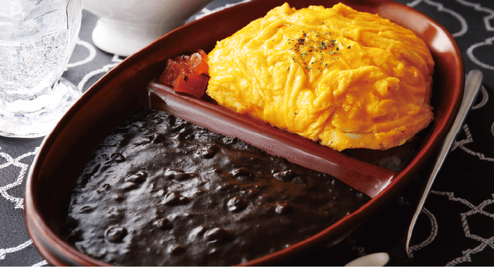 とろーりチーズとふわふわ玉子のオムカレー